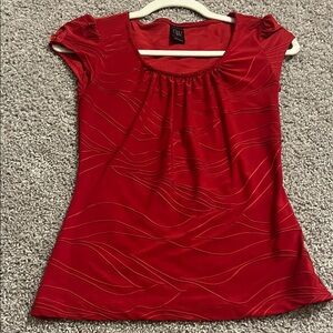 Red baby tee sleeves top